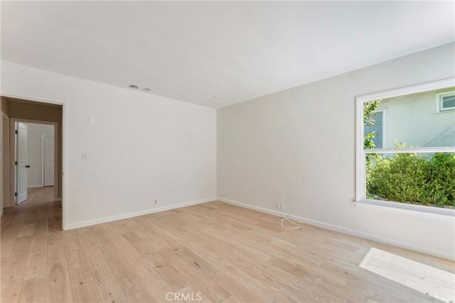 1956 N Roosevelt, Altadena, CA 91001