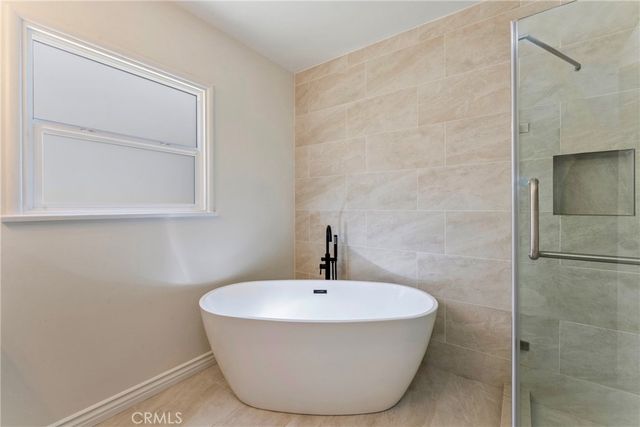 1956 N Roosevelt, Altadena, CA 91001
