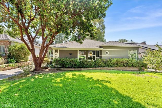 1956 N Roosevelt, Altadena, CA 91001