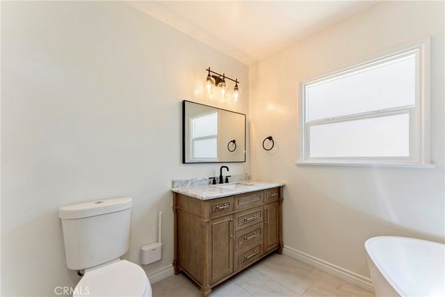 1956 N Roosevelt, Altadena, CA 91001