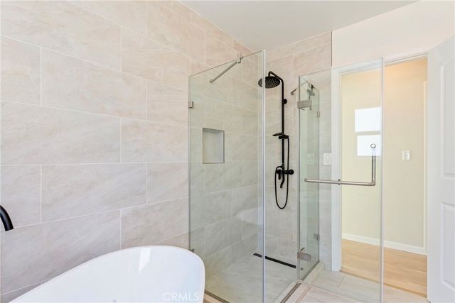 1956 N Roosevelt, Altadena, CA 91001