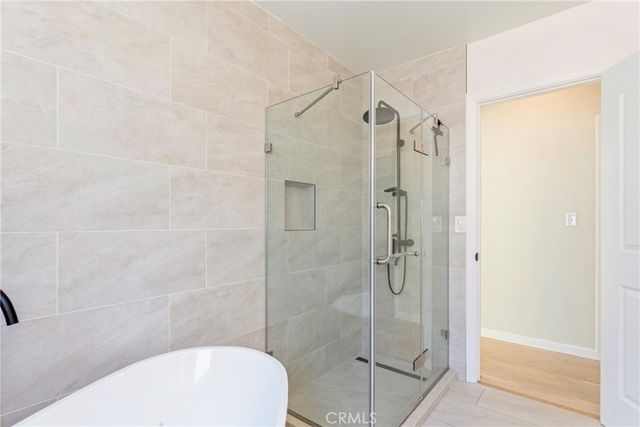 1956 N Roosevelt, Altadena, CA 91001