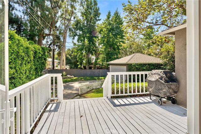 1956 N Roosevelt, Altadena, CA 91001