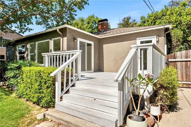 1956 N Roosevelt, Altadena, CA 91001