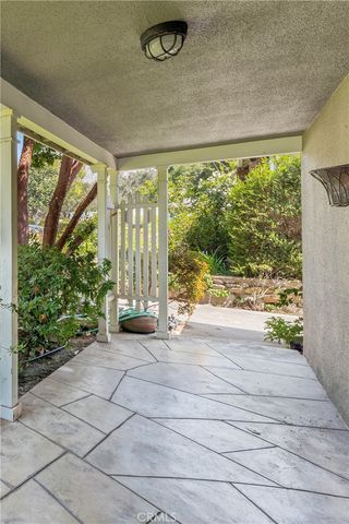 1956 N Roosevelt, Altadena, CA 91001