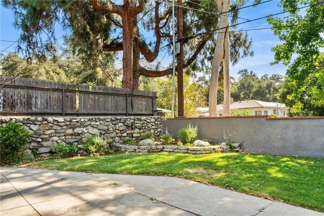 1956 N Roosevelt, Altadena, CA 91001