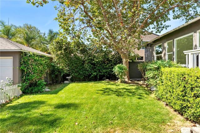 1956 N Roosevelt, Altadena, CA 91001