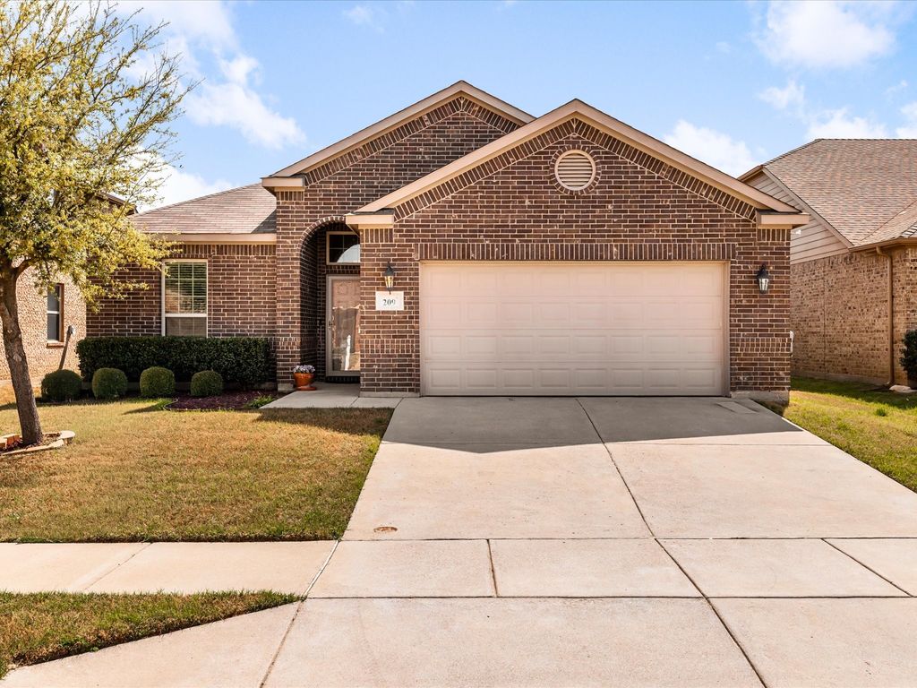 209 Emerald Creek Drive, Fort Worth, TX 76131 — photo 2