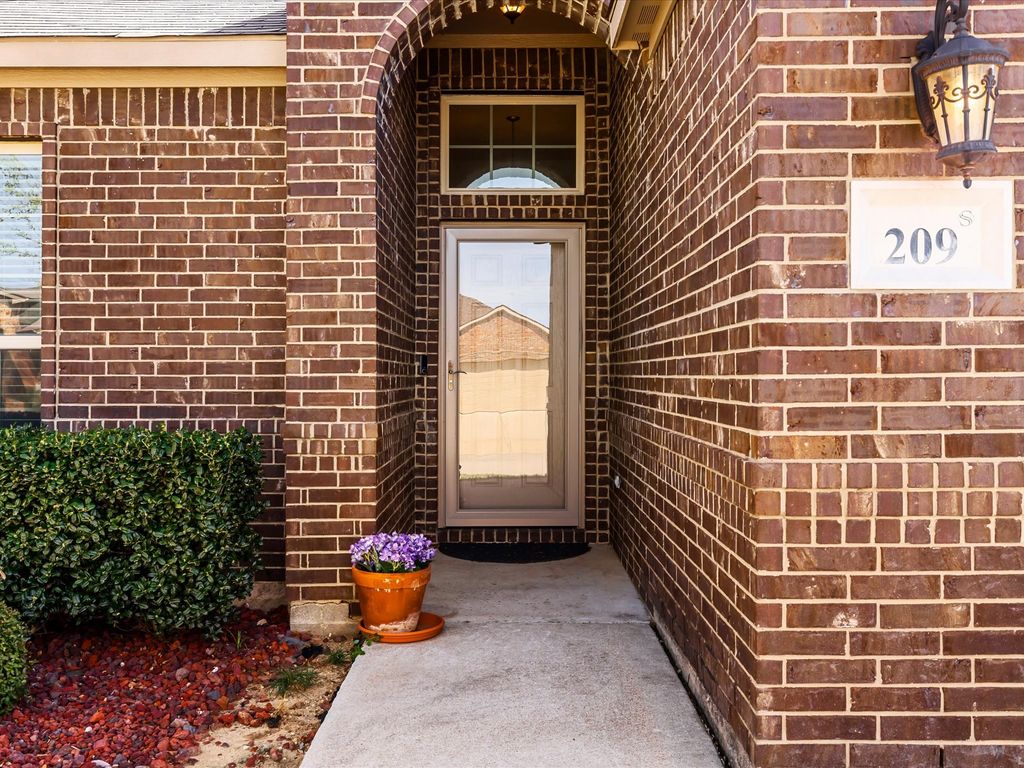 209 Emerald Creek Drive, Fort Worth, TX 76131 — photo 4
