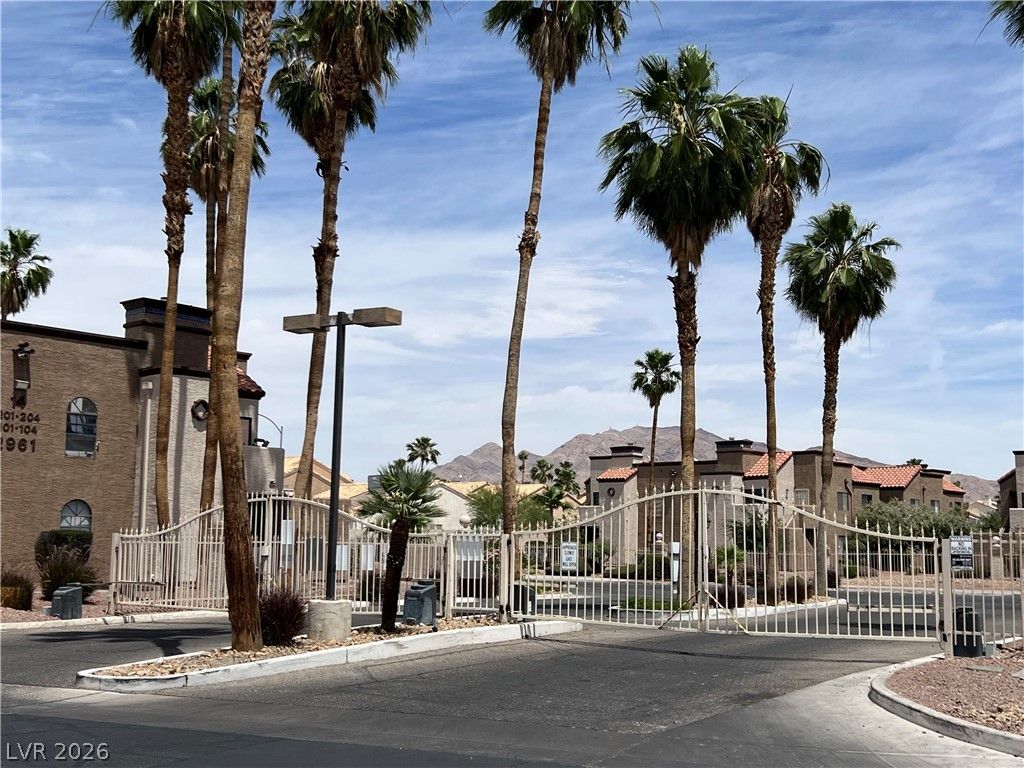 2989 Juniper Hills Boulevard 203, Las Vegas, NV 89142 — photo 2