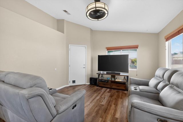 5947 Canis Avenue NW, Albuquerque, NM 87114