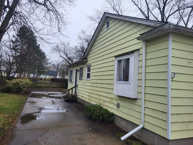 20304 E Eight Mile Road, Harper Woods City, MI 48225