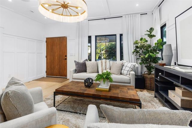 4633 Russell, Los Angeles, CA 90027