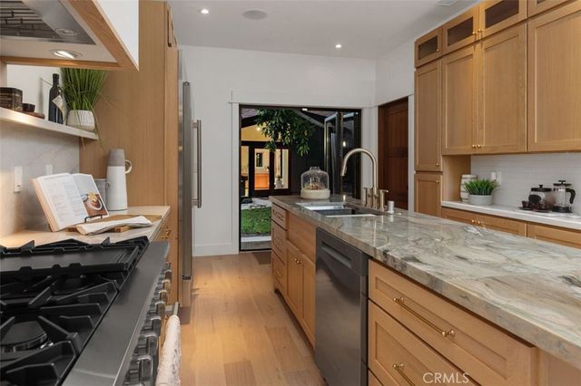 4633 Russell, Los Angeles, CA 90027