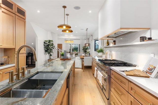 4633 Russell, Los Angeles, CA 90027