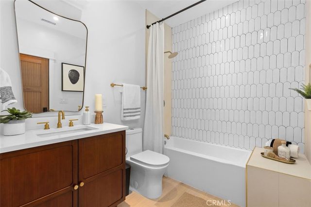 4633 Russell, Los Angeles, CA 90027