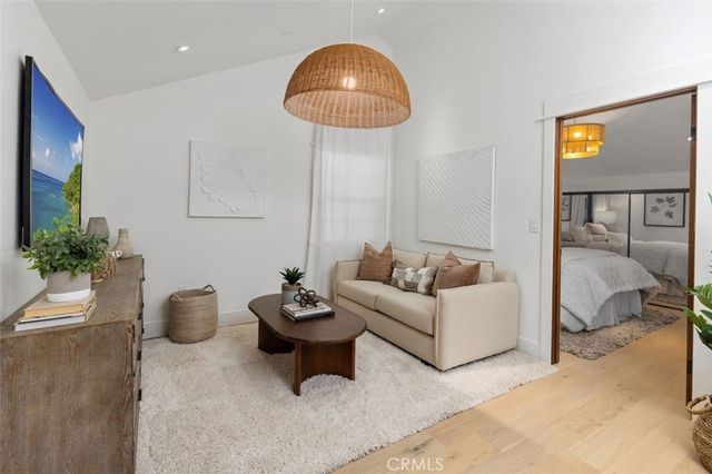4633 Russell, Los Angeles, CA 90027