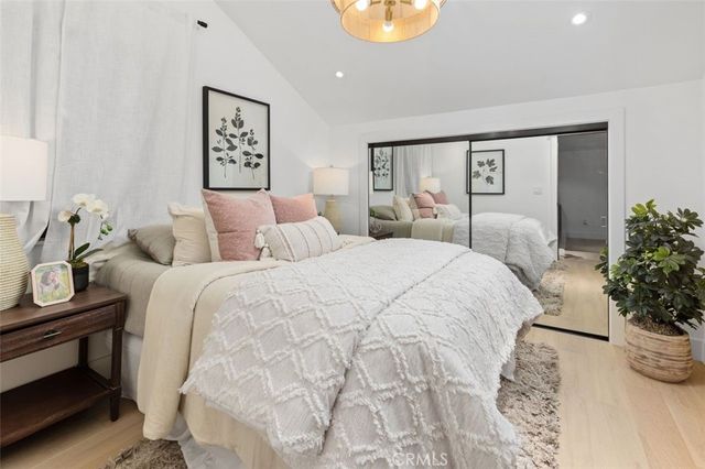 4633 Russell, Los Angeles, CA 90027