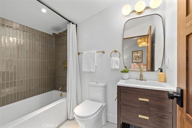 4633 Russell, Los Angeles, CA 90027