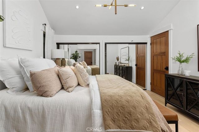 4633 Russell, Los Angeles, CA 90027