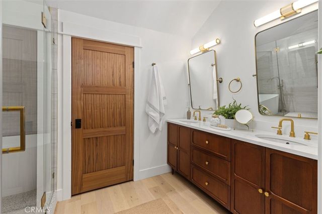 4633 Russell, Los Angeles, CA 90027