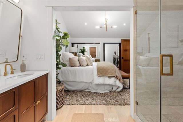 4633 Russell, Los Angeles, CA 90027