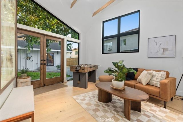 4633 Russell, Los Angeles, CA 90027