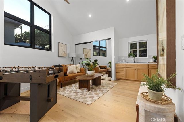 4633 Russell, Los Angeles, CA 90027