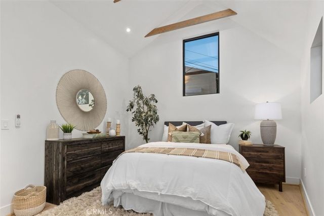4633 Russell, Los Angeles, CA 90027