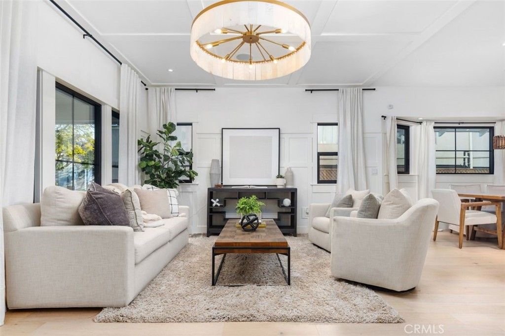 4633 Russell, Los Angeles, CA 90027