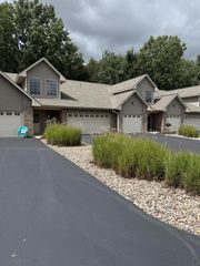 4711 W EVERBREEZE CIRCLE #B, Appleton, WI 54913