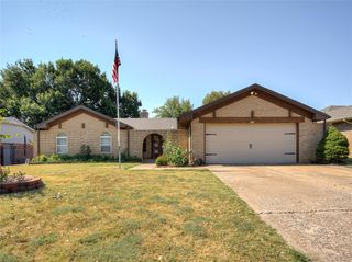 612 Saint James Place, Yukon, OK 73099