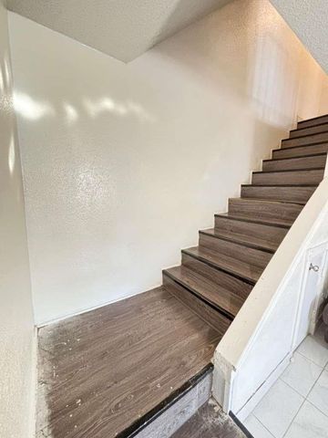 5638 Birchmont Drive c, Houston, TX 77091