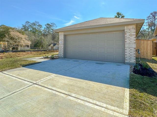 2470 Ridge Oak Drive, Conroe, TX 77301