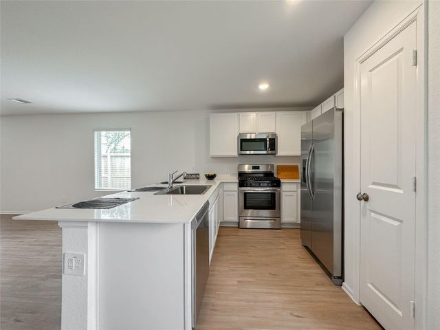 2470 Ridge Oak Drive, Conroe, TX 77301