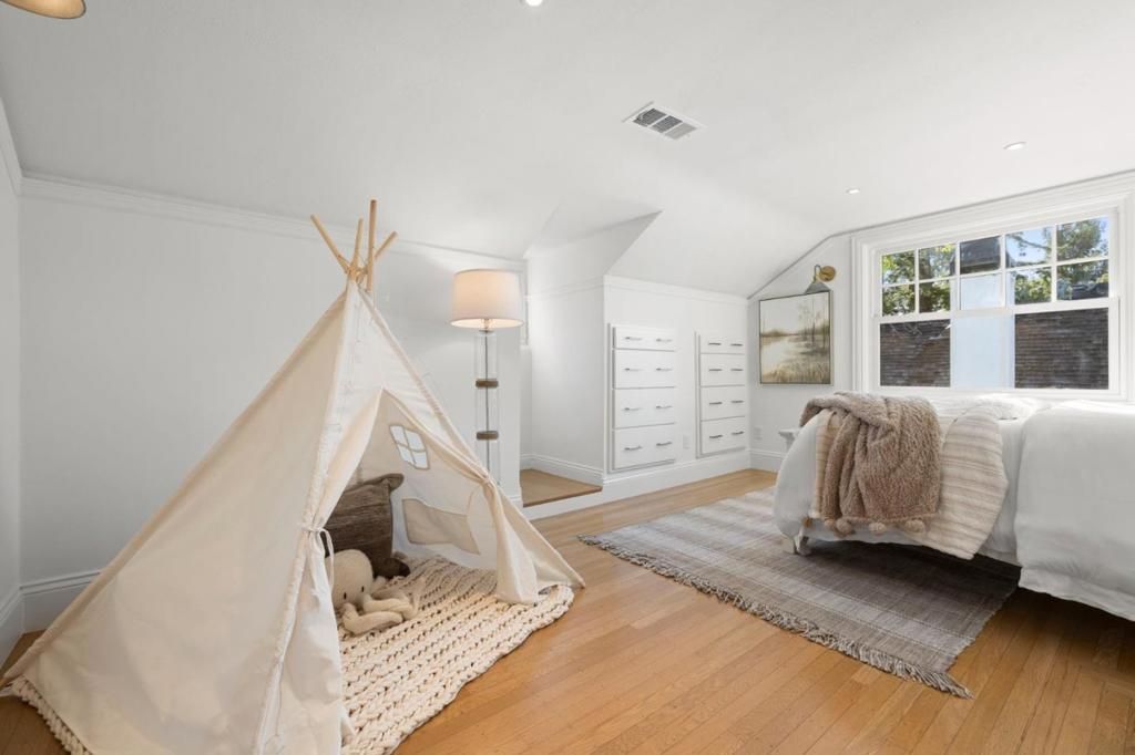Image 38 of property listing at 1258 Cabrillo Avenue, Burlingame, CA 94010