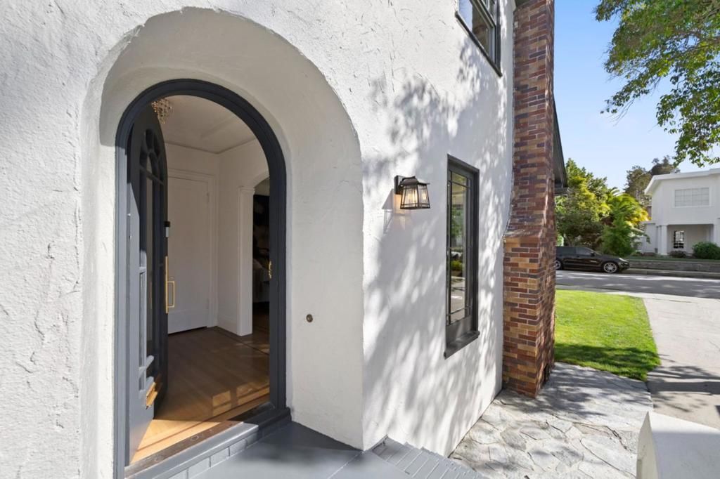 Image 9 of property listing at 1258 Cabrillo Avenue, Burlingame, CA 94010
