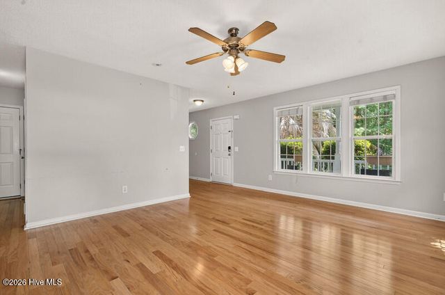 9818 N Olde Towne Wynd SE, Leland, NC 28451