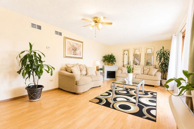 10347 S Alta Drive, Palos Hills, IL 60465
