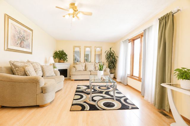 10347 S Alta Drive, Palos Hills, IL 60465
