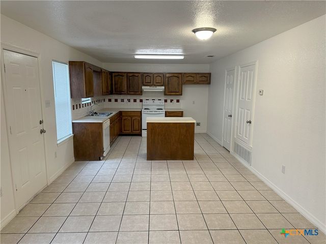 3204 Pecan Valley Drive, Temple, TX 76502