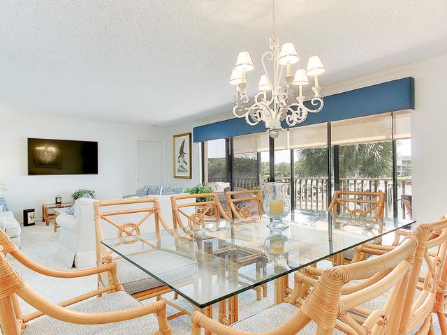 1880 Bay Road 220-I, Vero Beach, FL 32963