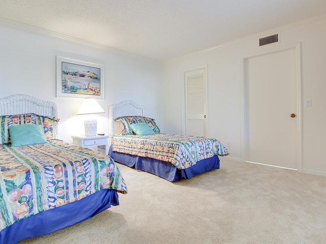 1880 Bay Road 220-I, Vero Beach, FL 32963
