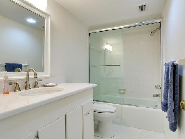 1880 Bay Road 220-I, Vero Beach, FL 32963