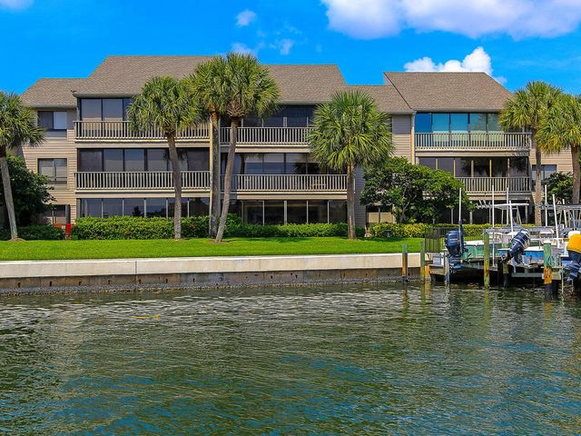 1880 Bay Road 220-I, Vero Beach, FL 32963