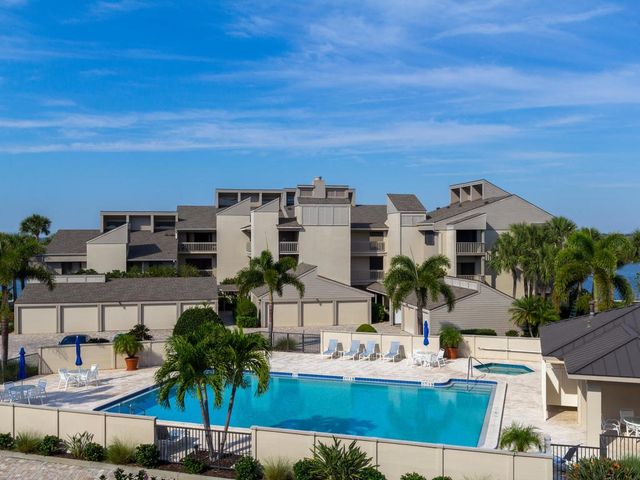 1880 Bay Road 220-I, Vero Beach, FL 32963