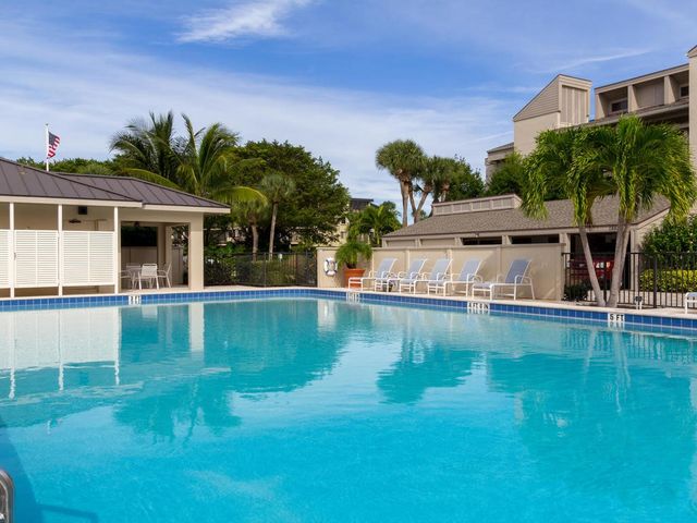 1880 Bay Road 220-I, Vero Beach, FL 32963