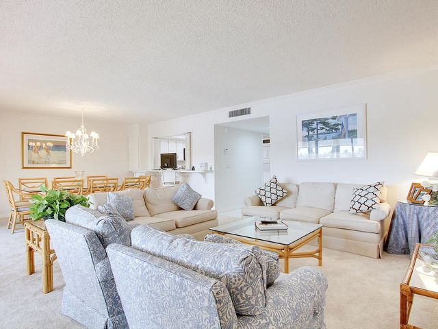 1880 Bay Road 220-I, Vero Beach, FL 32963