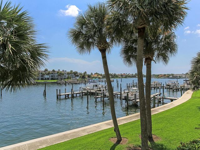 1880 Bay Road 220-I, Vero Beach, FL 32963