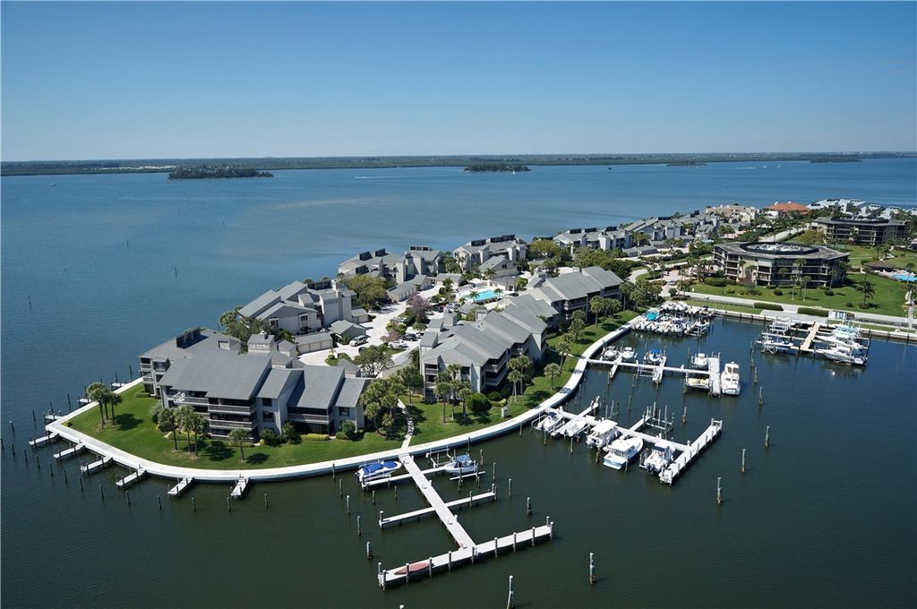 1880 Bay Road 220-I, Vero Beach, FL 32963